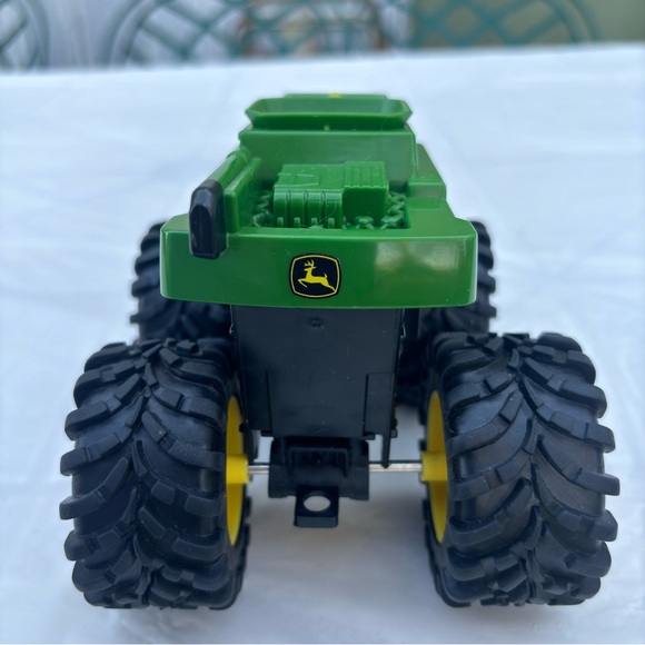 John Deere Combine Toy Farming Vehicle - Picture 5 of 6